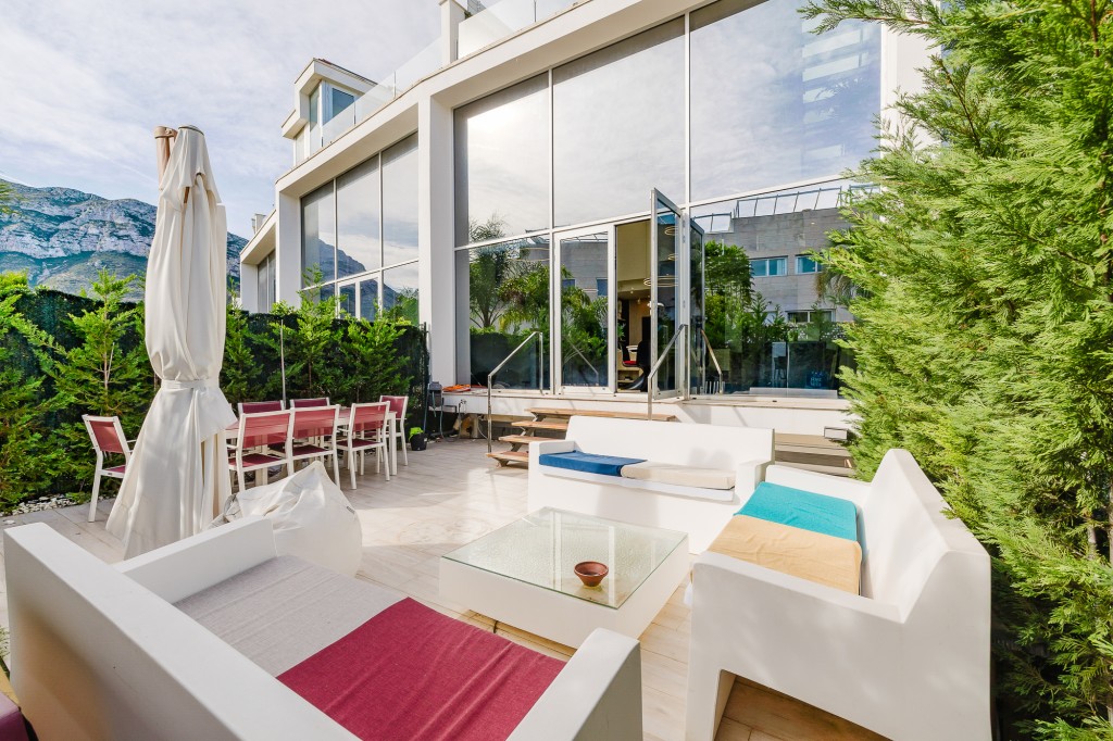 Moderna Casa Familiar con Vistas al Montgó en Dénia