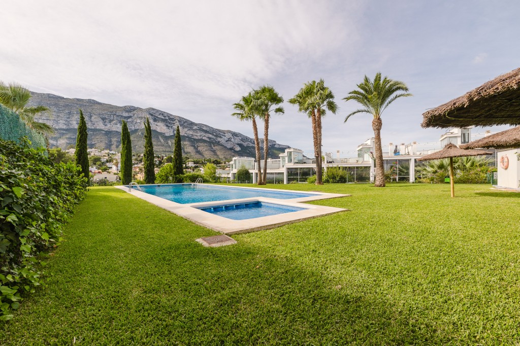 xlarge_CBNAAP1828_49486_V0_4113