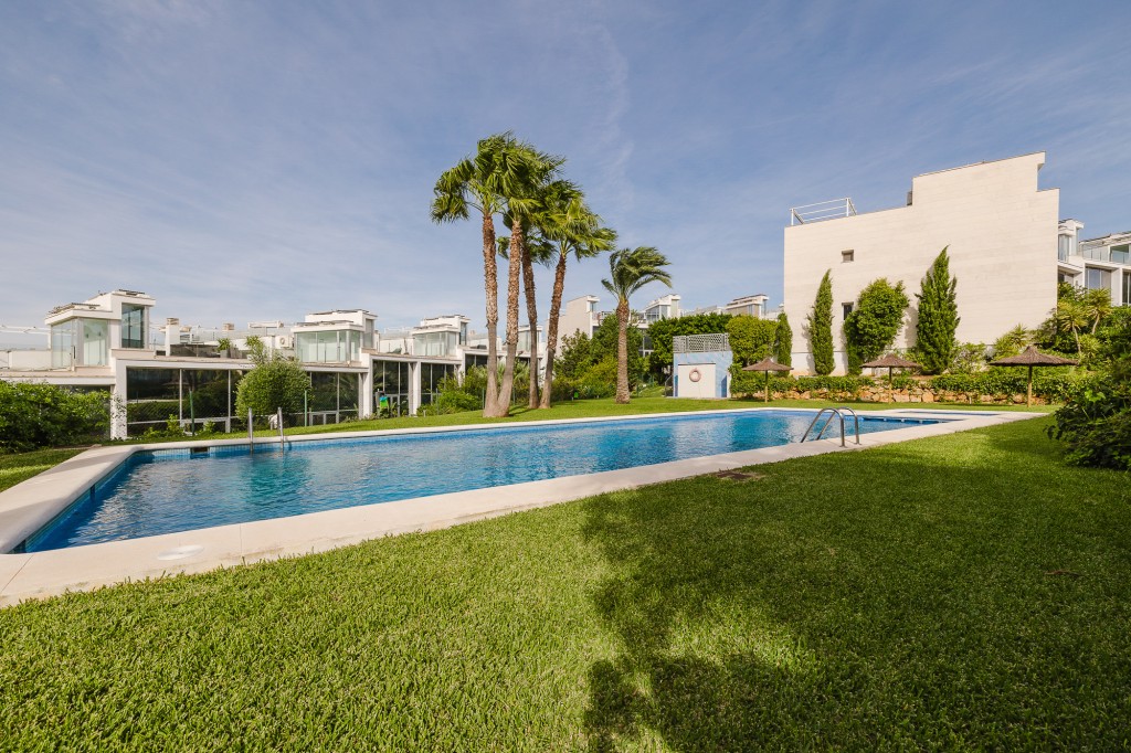 xlarge_CBNAAP1828_49487_V0_75B6