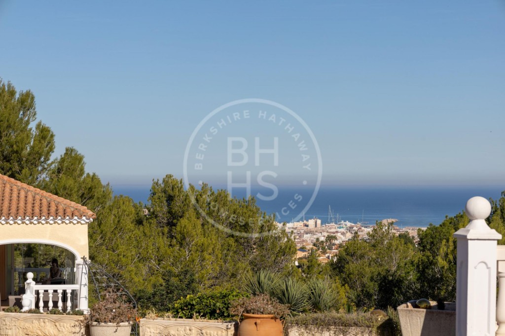 xlarge_CBNAAP330_5631_V0_F241