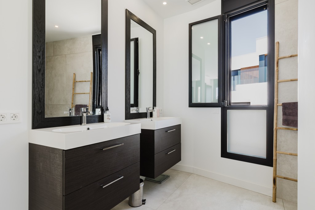 xlarge_CBNAAP1040_41036_V0_282F