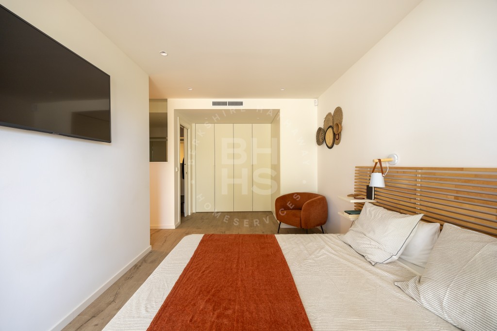 xlarge_CBNAAP1081_23804_V0_AA20