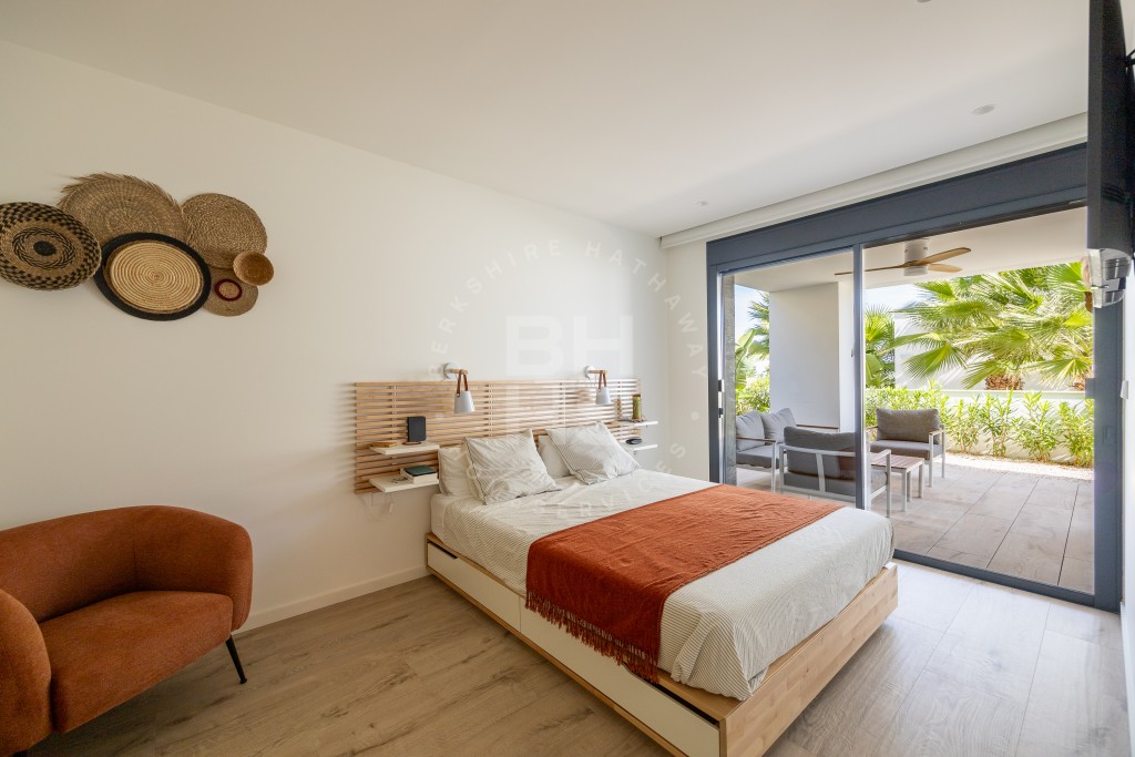 xlarge_CBNAAP1081_23805_V0_FA64