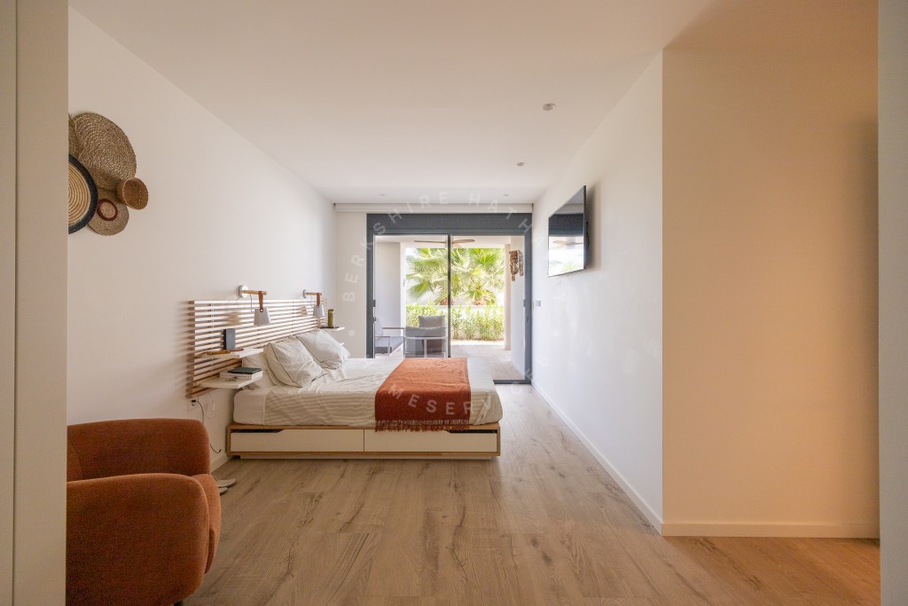 xlarge_CBNAAP1081_23806_V0_A925