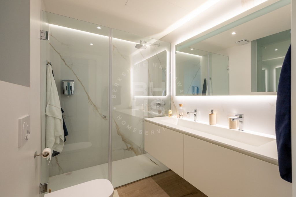 xlarge_CBNAAP1081_23808_V0_7085