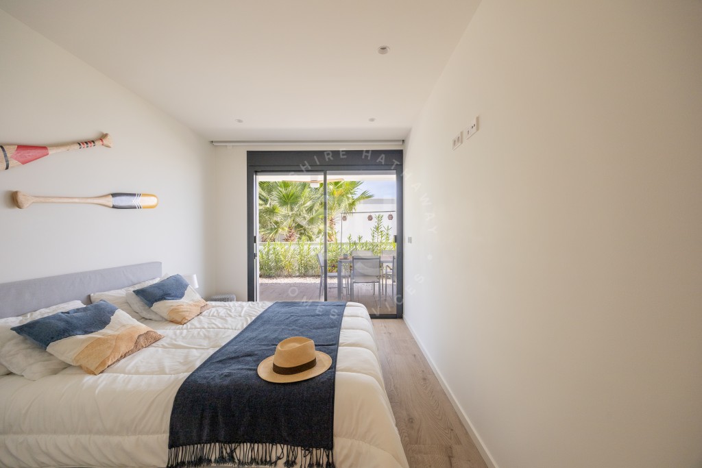 xlarge_CBNAAP1081_23810_V0_6A85