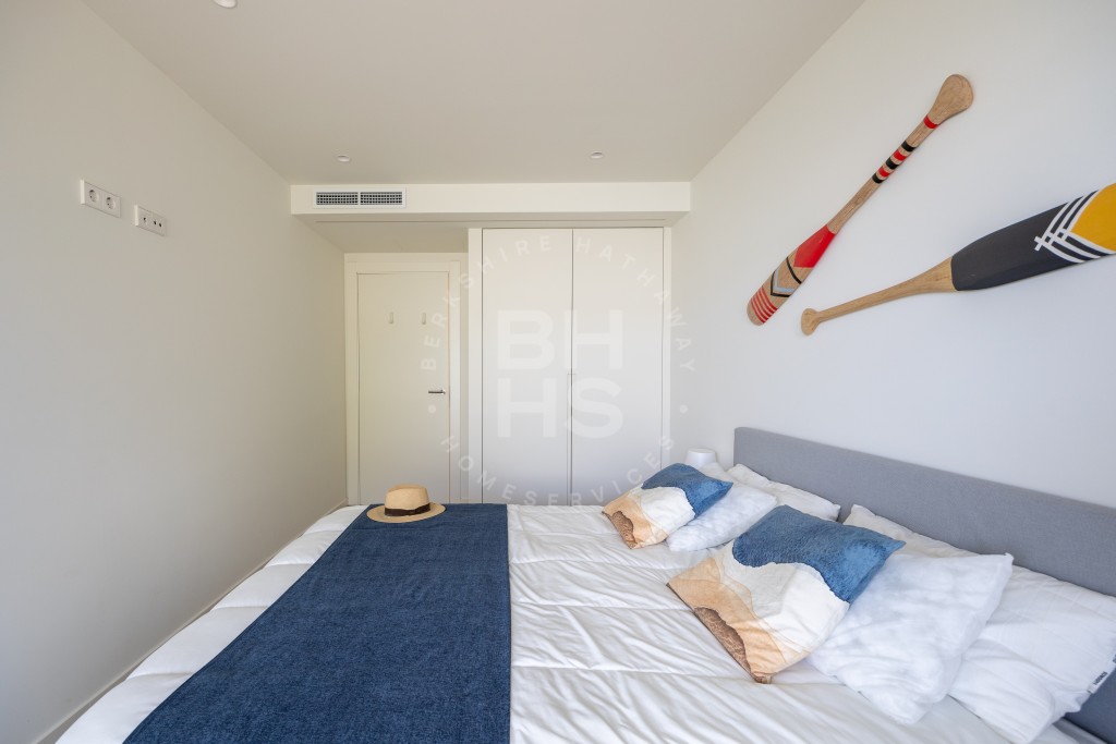 xlarge_CBNAAP1081_23813_V0_F870