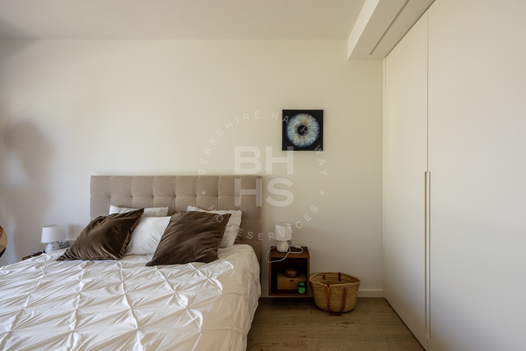 xlarge_CBNAAP1081_23815_V0_8032