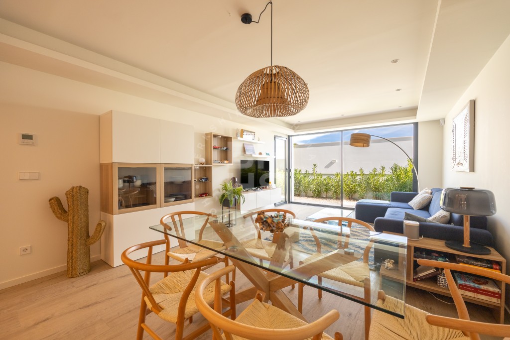 xlarge_CBNAAP1081_23820_V0_CD4B