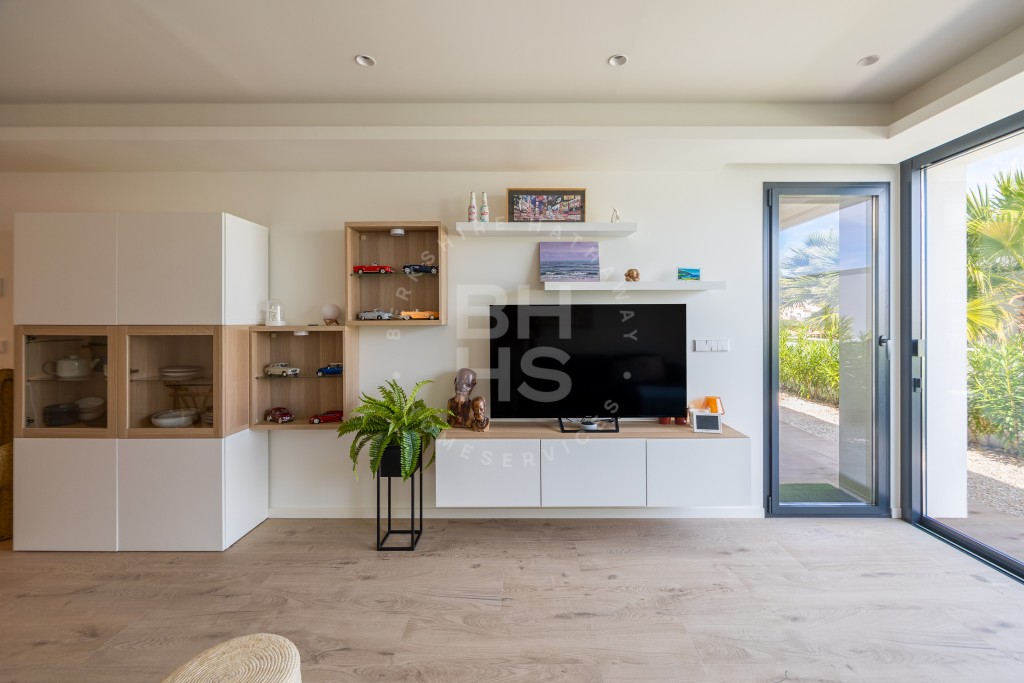 xlarge_CBNAAP1081_23821_V0_CF76