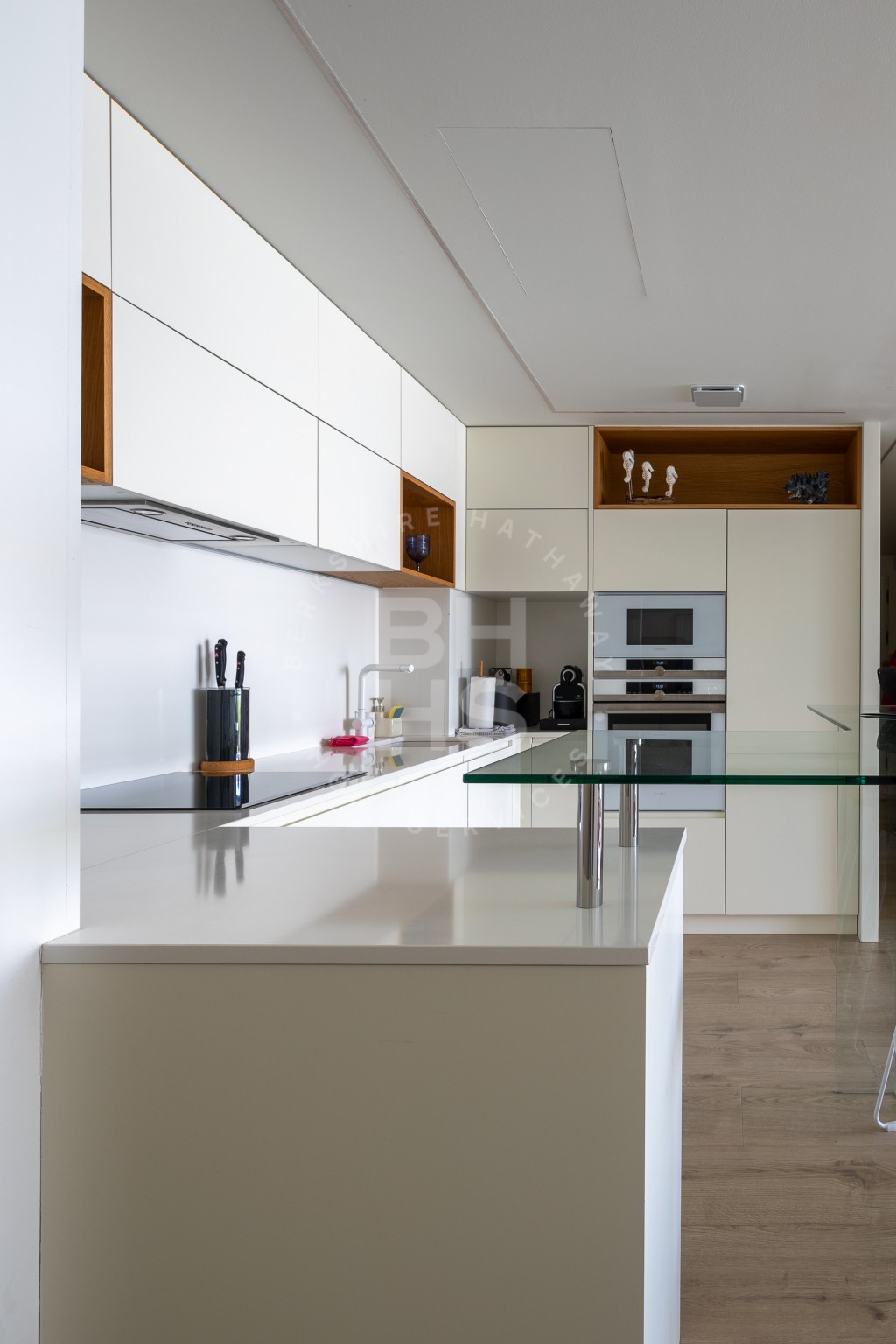 xlarge_CBNAAP1081_23834_V0_9B01