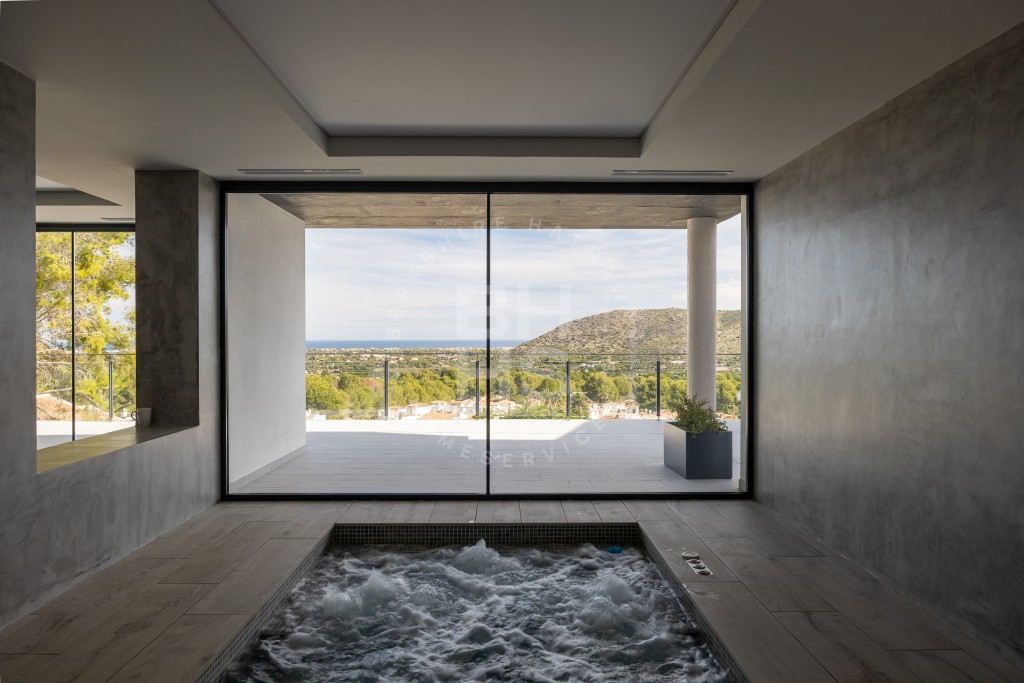 xlarge_CBNAAP1081_23837_V0_F396