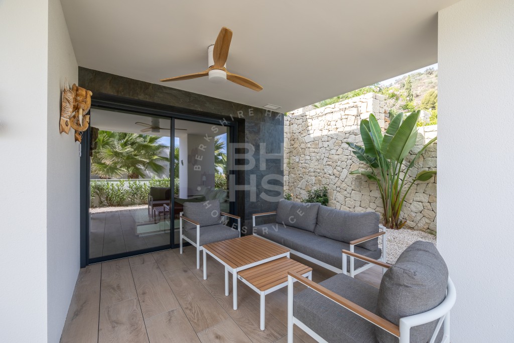 xlarge_CBNAAP1081_23846_V0_5322