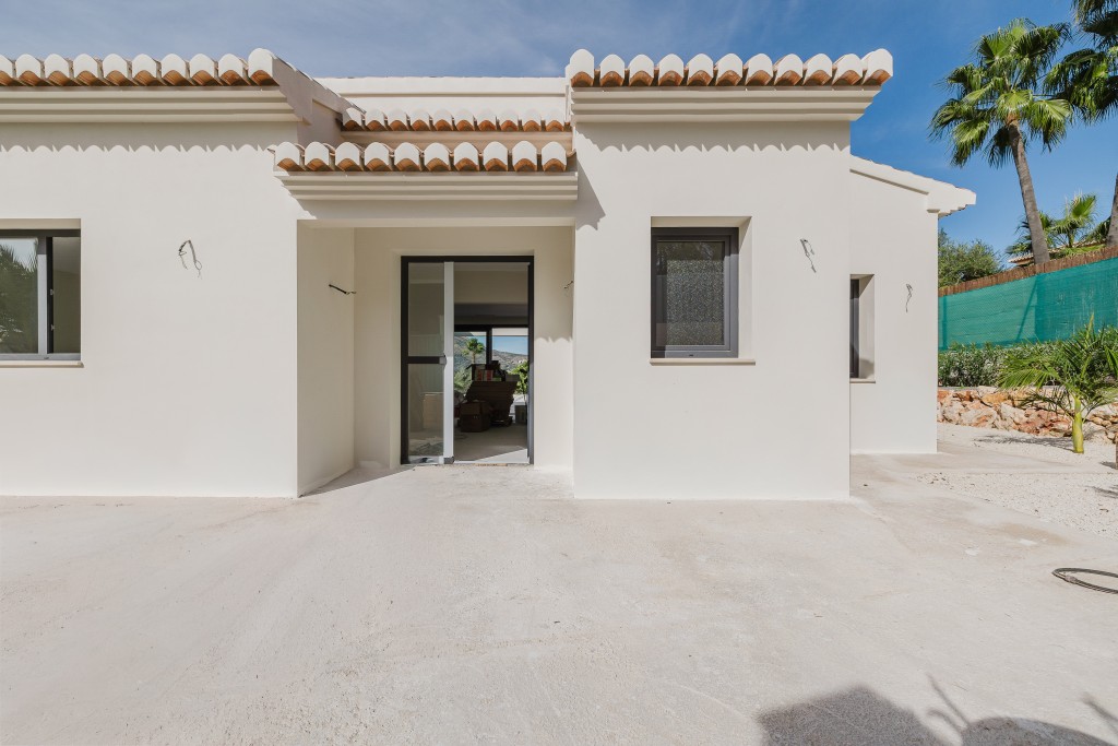 xlarge_CBNAAP1370_49949_V0_BC08