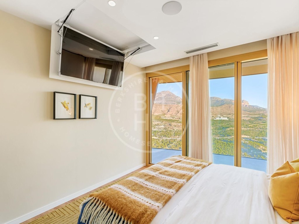 xlarge_CBNAAP1608_40680_V0_4349