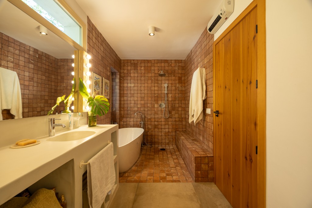 xlarge_CBNAAP1846_51374_V0_B680