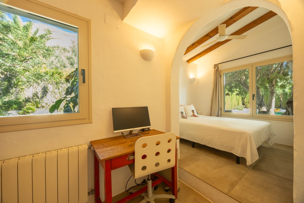 xlarge_CBNAAP1846_51379_V0_C086