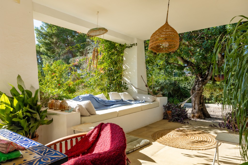 xlarge_CBNAAP1846_51380_V0_043D