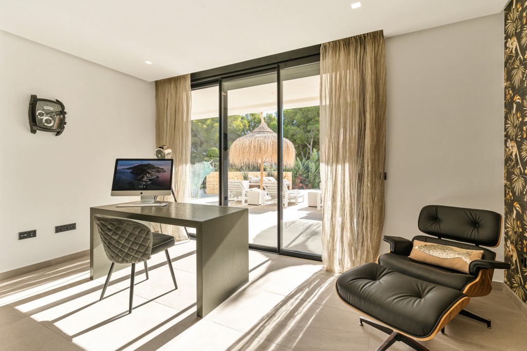 xlarge_CBNAAP1848_50044_V0_2249