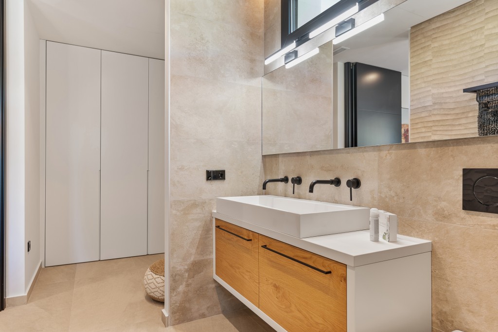 xlarge_CBNAAP1848_50047_V0_BCEB