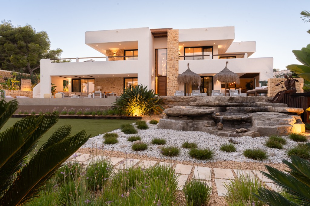 xlarge_CBNAAP1848_50053_V0_777D