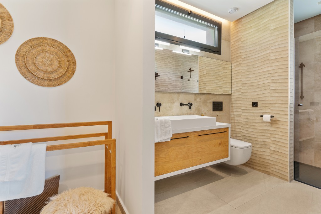 xlarge_CBNAAP1848_50079_V0_D6A1