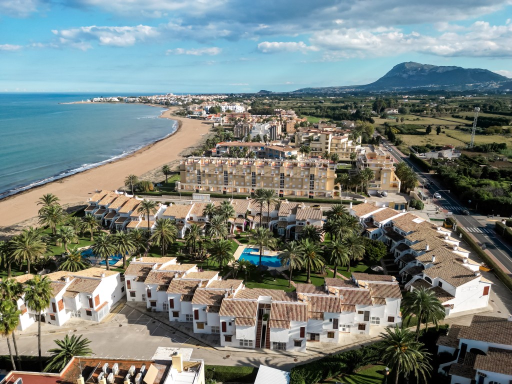 xlarge_CBNAAP1918_52194_V0_C048