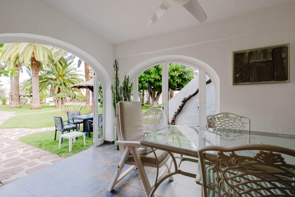 xlarge_CBNAAP1918_52201_V0_8BB7