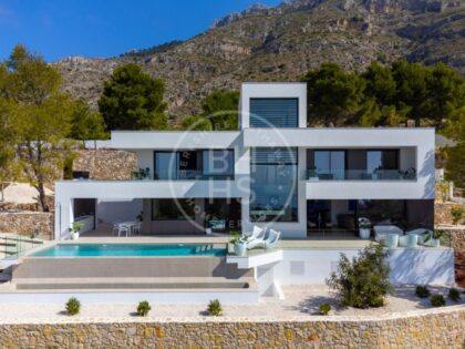 Villa con vistas preciosas al mar en Altea