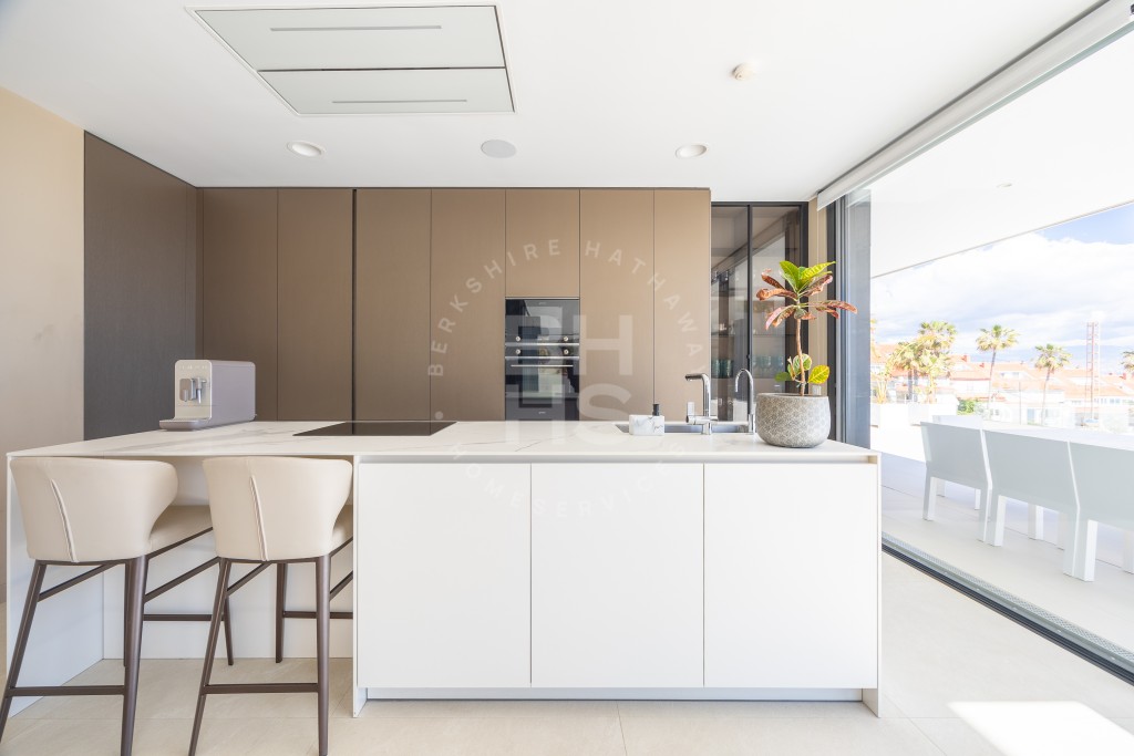 xlarge_CBNAAP1374_38023_V0_1F13