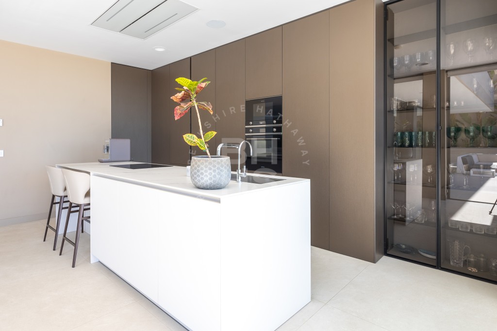 xlarge_CBNAAP1374_38026_V0_0F92