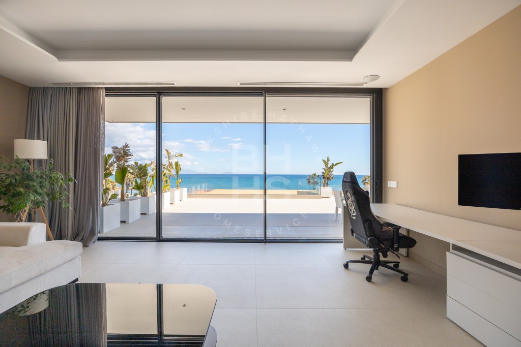 xlarge_CBNAAP1374_38045_V0_9453