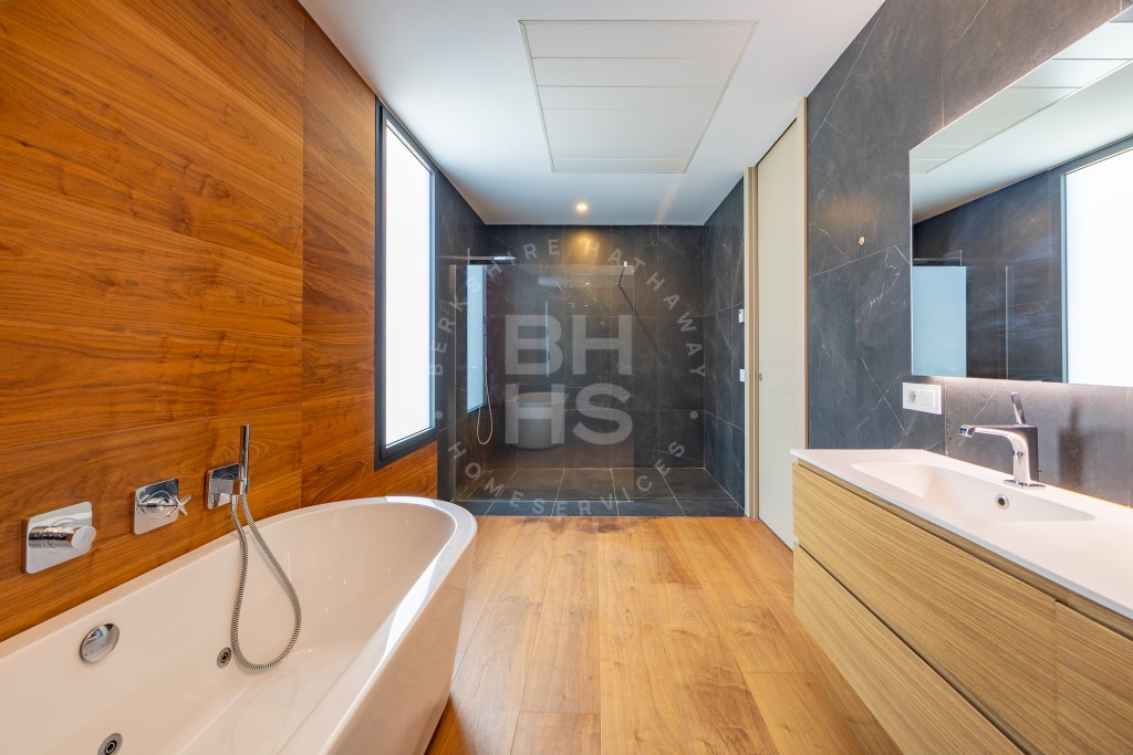 xlarge_CBNAAP1374_38051_V0_BA09