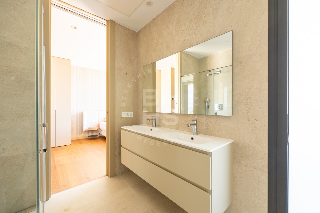 xlarge_CBNAAP1374_38057_V0_9F12