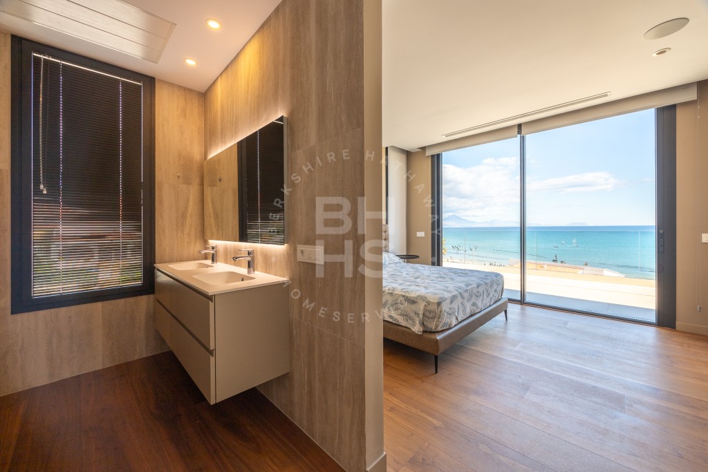 xlarge_CBNAAP1374_38064_V0_C6B9