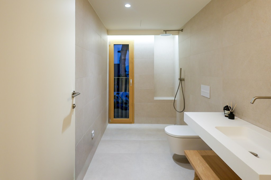 xlarge_CBNAAP1950_53316_V0_EF00