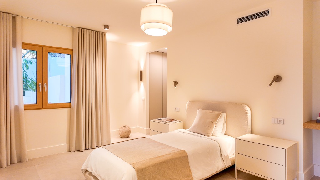 xlarge_CBNAAP1950_53333_V0_9FD3