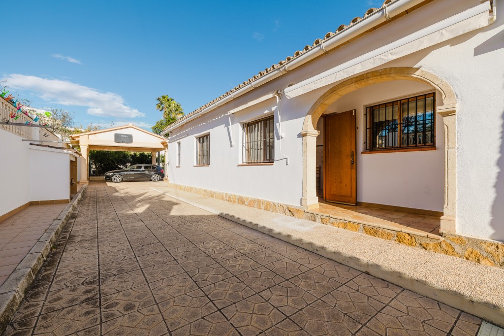 xlarge_CBNAAP1967_53729_V0_4895