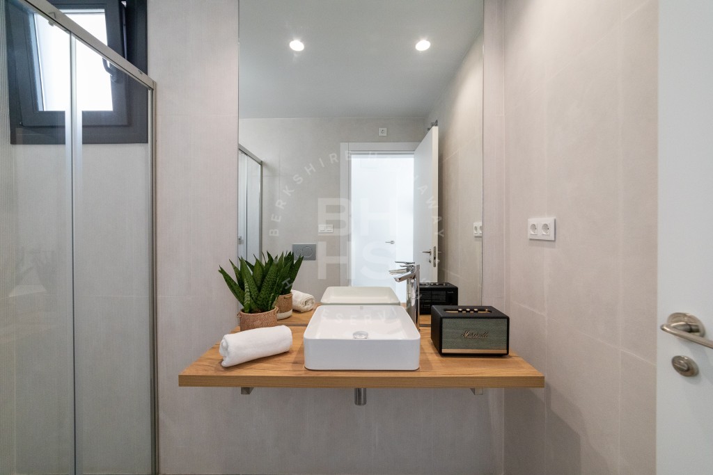 xlarge_CBNAAP1995_54191_V0_E562