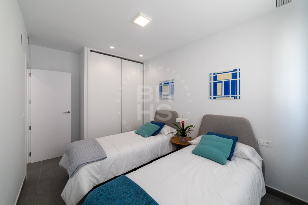 xlarge_CBNAAP1995_54199_V0_906C