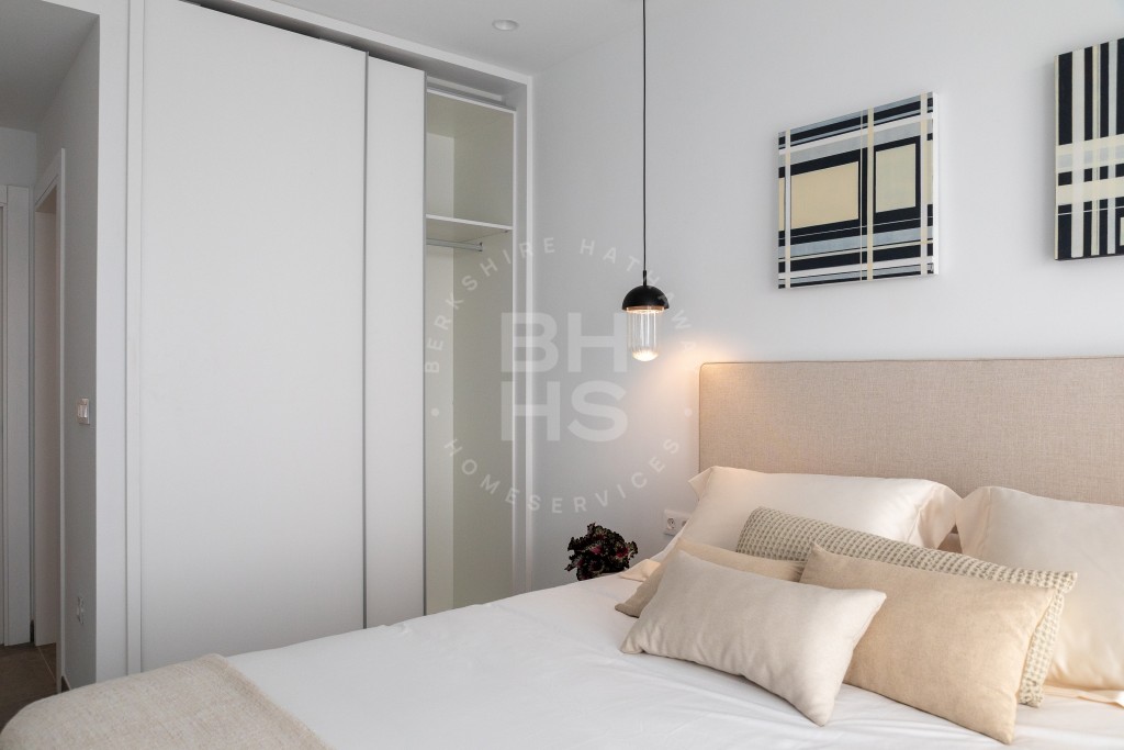 xlarge_CBNAAP1995_54218_V0_9271