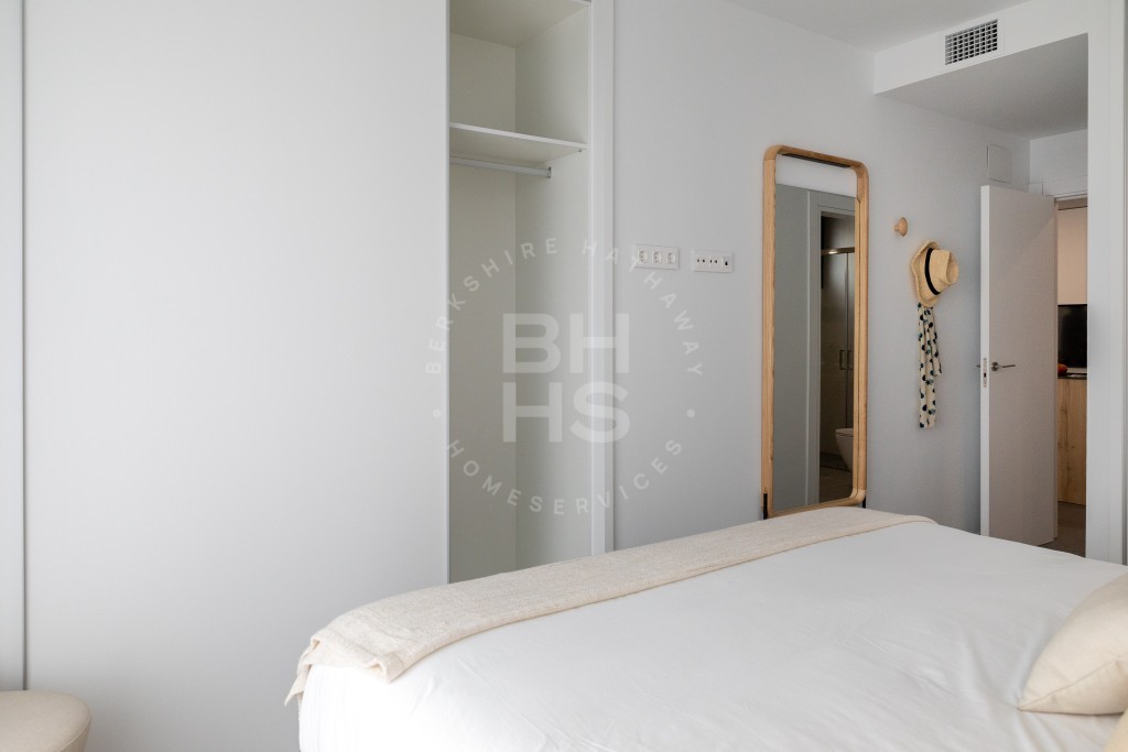 xlarge_CBNAAP1995_54219_V0_B64E