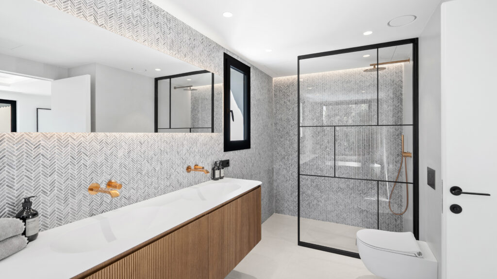 xlarge_CBNAAP2002_54348_V0_C56D