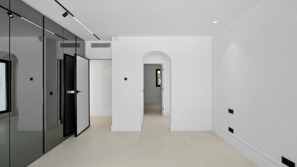 xlarge_CBNAAP2002_54354_V0_4AA1