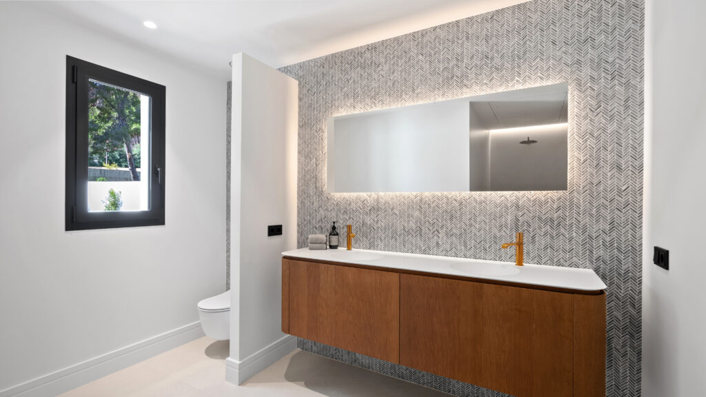 xlarge_CBNAAP2002_54355_V0_471F