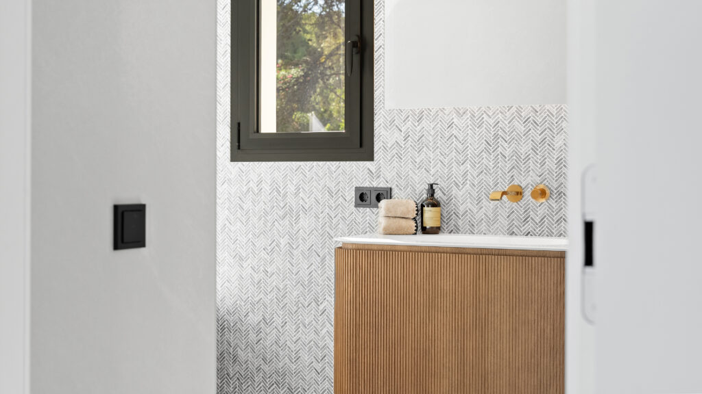 xlarge_CBNAAP2002_54360_V0_2316