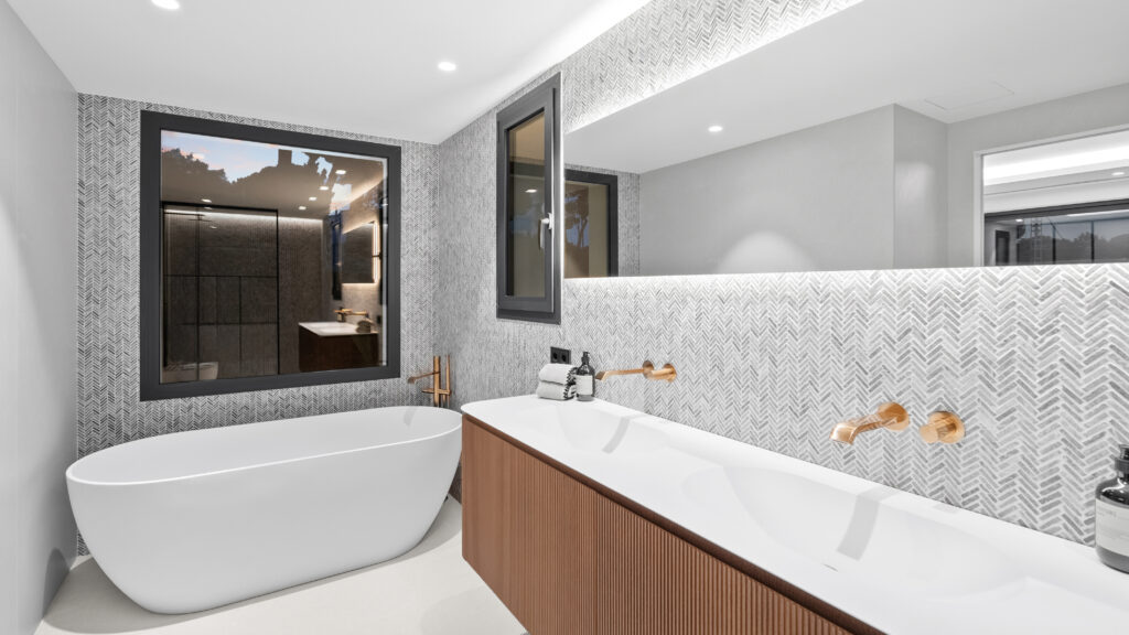 xlarge_CBNAAP2002_54365_V0_CF1A