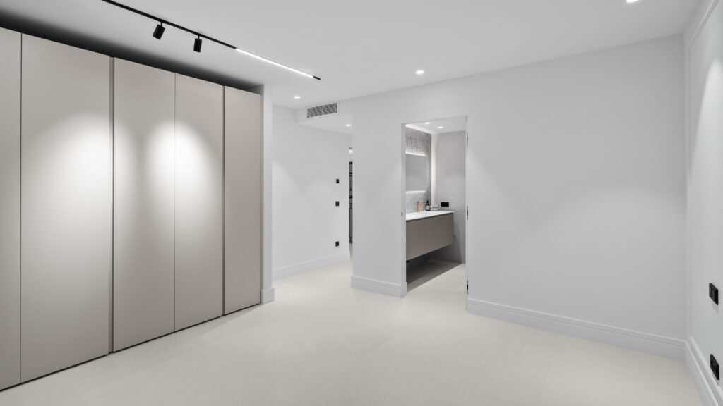 xlarge_CBNAAP2002_54366_V0_D53C