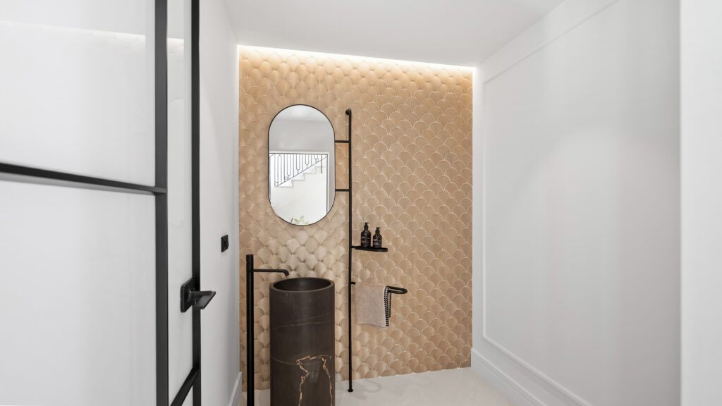 xlarge_CBNAAP2002_54369_V0_432B