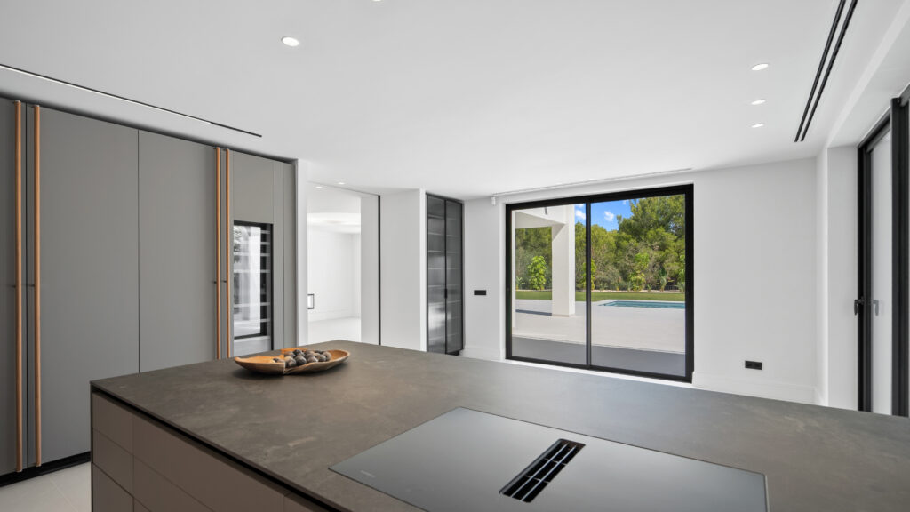 xlarge_CBNAAP2002_54375_V0_3C2D